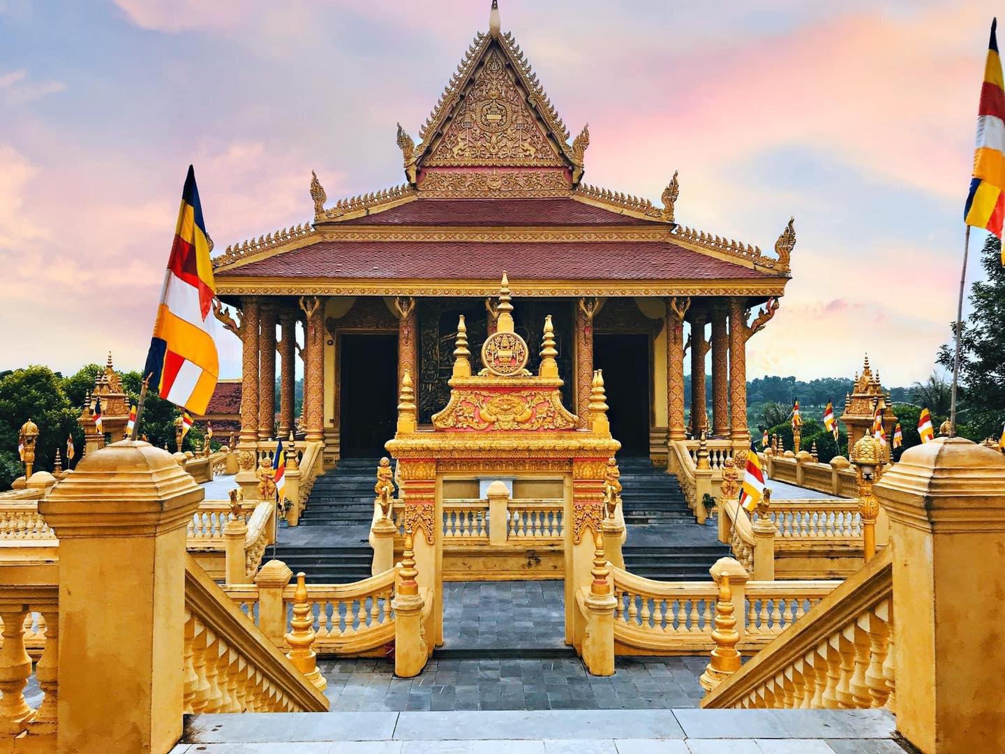 DU LICH DEN THUONG VUON QUOC GIA BA VI LANG VAN HOA 1 NGAY