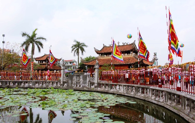 DU LICH CHUA CO LE DEN TRAN CHUA PHO MINH DEN PHU GIAY 1 NGAY