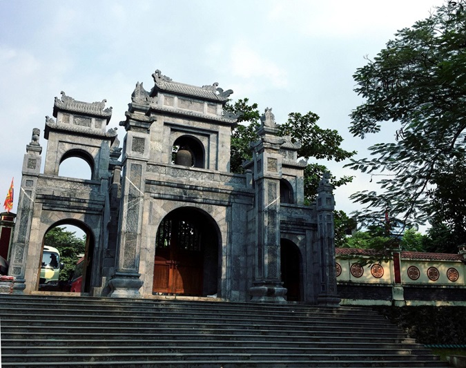 DU LICH DEN SONG DEN CO CHIN THANH NHA HO SUOI CA 1 NGAY