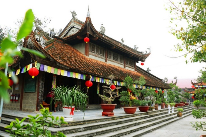 TOUR DU LICH DEN HUNG DEN TAM GIANG CHUA DAI BI 1 NGAY