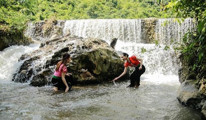 Suối Khoáng Nóng Bản Bon Hồ Quỳnh Nhai