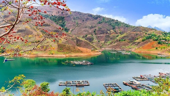 Hồ Quỳnh Nhai Biển Hồ Thơ Mộng Tây Bắc