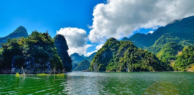 Hồ Quỳnh Nhai Biển Hồ Thơ Mộng Tây Bắc