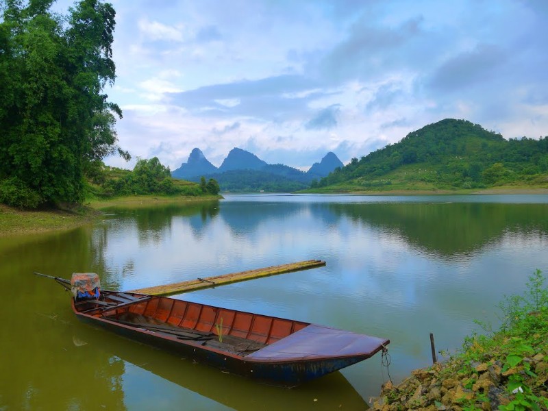 Hồ Cấm Sơn Viên Ngọc Của Du lịch Bắc Giang