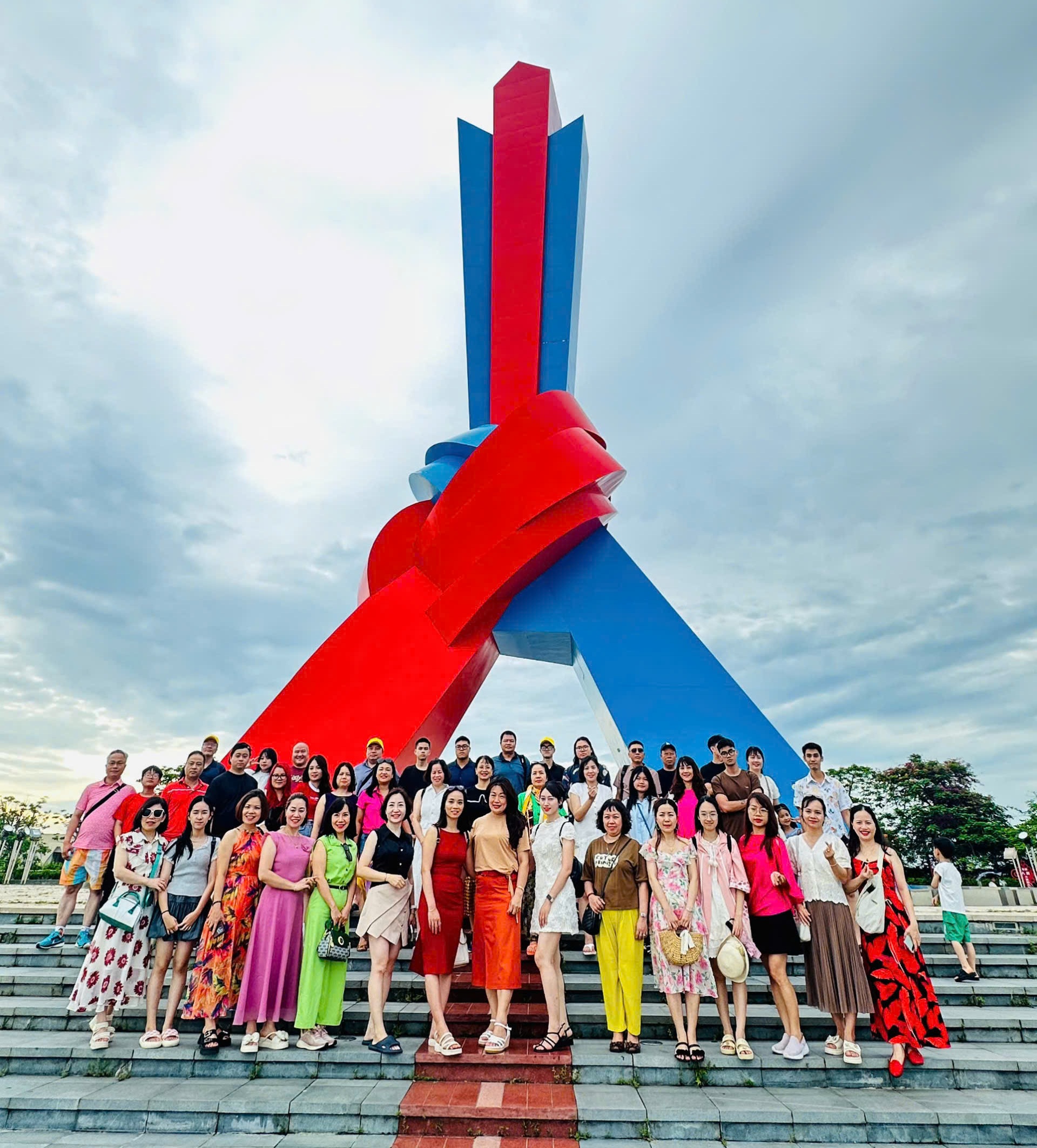 TOUR DU LICH TRA CO DONG HUNG 3 NGAY 2 DEM