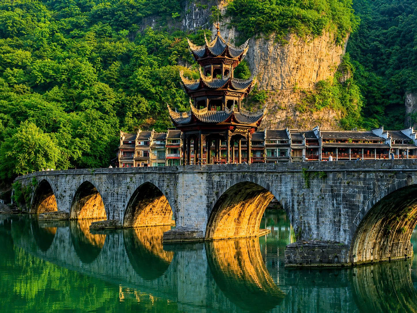 TOUR NAM NINH – LỆ BA – TRẤN VIỄN CỔ THÀNH – THIÊN HỘ MIÊU TRẠI – TIỂU THẤT KHỔNG 4 NGÀY 3 ĐÊM